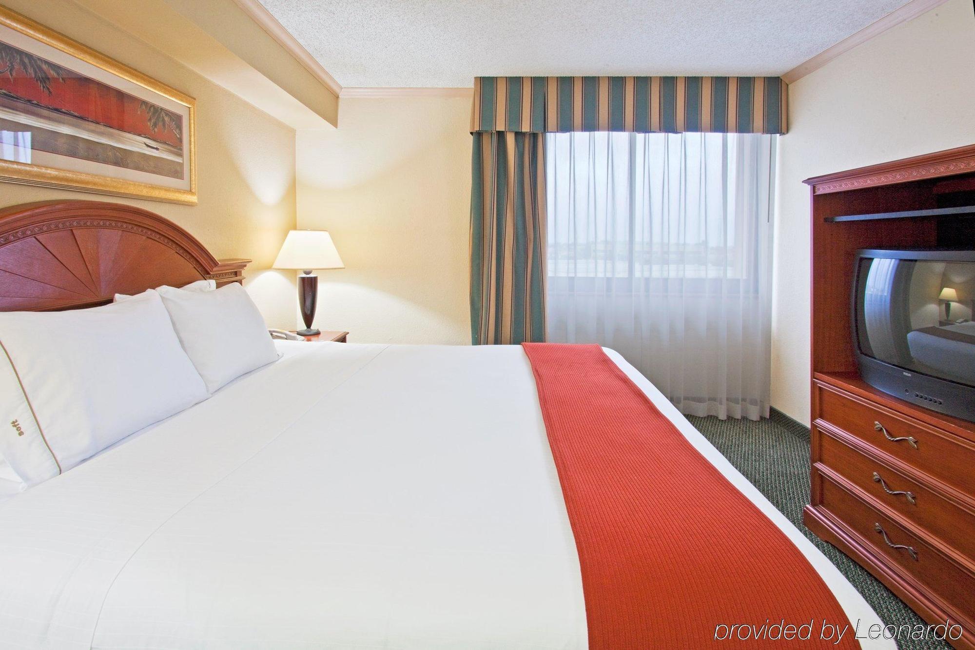 Holiday Inn Express Hotel & Suites Miami - Hialeah By Ihg Exterior foto